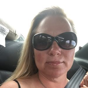 Meet your Posher, Dionne